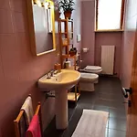 Near Town Centre And - Le Colombe Apartman