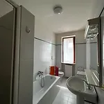 Near Town Centre And - Le Colombe Apartman