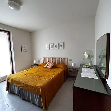 Near Town Centre And - Le Colombe Apartman *