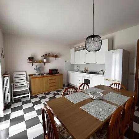 Near Town Centre And - Le Colombe Apartamento
