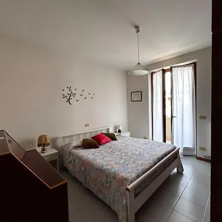 Near Town Centre And - Le Colombe Apartamento *